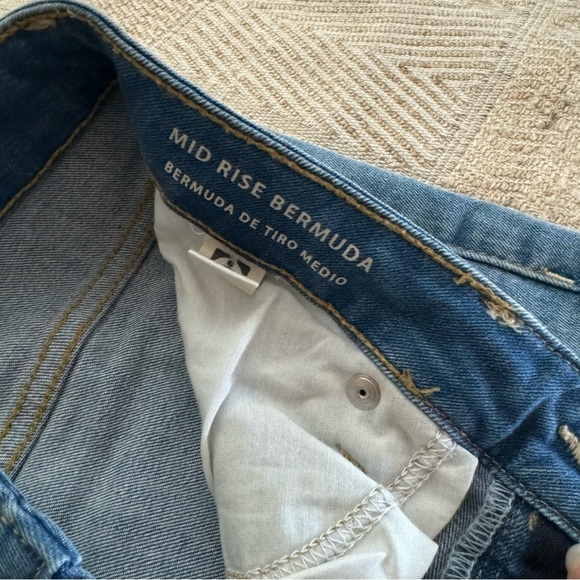 Universal Thread Mid Rise Bermuda Jean Shorts - Picture 2 of 3